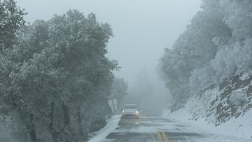 Follow the progress of the winter storm above Southern California. All the updates and images live of the blizzard in the Los Angeles area.