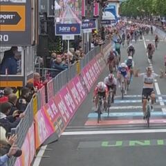 Resumen del Giro de Italia 2019: Ackermann se impone en un poderoso esprint a Viviani