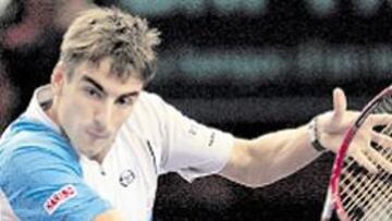 <b>RESTO. </b>Tommy Robredo neutralizó el saque de Novak Djokovic.