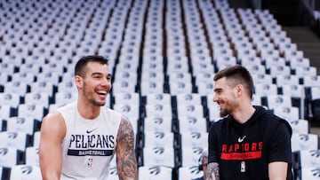 Willy y Juancho Hernangómez hablan durante su etapa en la NBA con Pelicans y Raptors, respectivamente.