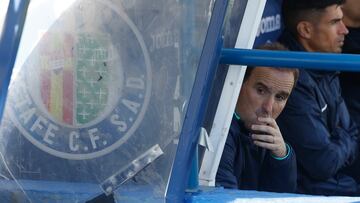 GETAFE (MADRID), 21/12/2024.- El entrenador del Mallorca, Jagoba Arrasate (i), fotografiado antes del partido de LaLiga que enfrenta a su equipo contra el Getafe este sábado en el Coliseum en Getafe. EFE/ Juanjo Martín