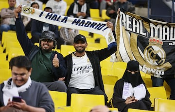 Aficionados del Real Madrid, antes del partido ante el Atleti.