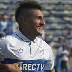 Castillo podría partir a Genoa si no prospera opción de Pinilla