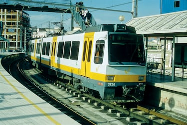 El accidente del metro de Valencia, ocurrido el 3 de julio de 2006, es la tragedia ferroviaria suburbana más grave de la historia de España. A las 13:03 horas, una unidad de la Línea 1 de Metrovalencia que viajaba en dirección a Torrent descarriló y volcó en una curva pronunciada apenas unos metros antes de entrar en la estación de Jesús. Fallecieron 43 personas y 47 resultaron heridas de diversa consideración.