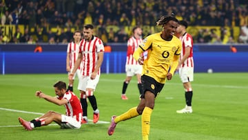 Soccer Football - UEFA Champions League - Borussia Dortmund v Athletic Bilbao - Signal Iduna Park, Dortmund, Germany - October 1, 2025 Borussia Dortmund's Carney Chukwuemeka celebrates scoring their second goal REUTERS/Leon Kuegeler