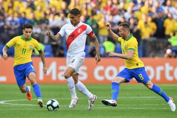 Paolo Guerrero, Philippe Coutinho y Arthur