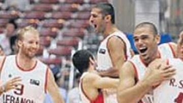 <b>INCREÍBLE. </b>Los libaneses celebran la victoria ante Francia.
