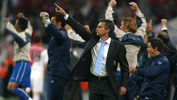 Jos&eacute; Mourinho, entrenador del Oporto durante la final de la Champions League de 2004.