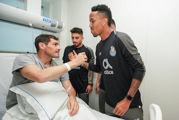 Militao con Iker Casillas.