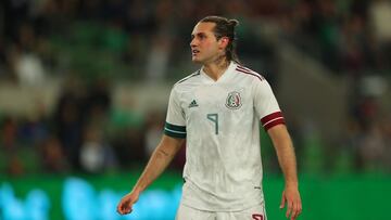 Santiago Gim&eacute;nez durante un partido con la Selecci&oacute;n Mexicana