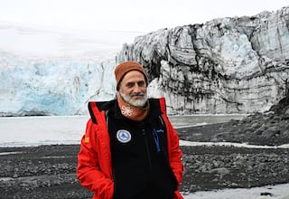 Rafa Abella, el sismólogo español que vive al pie de un volcán en la Antártida: “Me encantaría vivir una erupción en Isla Decepción”