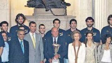 <b>JUNTOS. </b>El Príncipe de Asturias, Don Felipe de Borbón, y su esposa Doña Letizia Ortiz estuvieron presentes en la recepción de los Reyes en el Palacio Real de Madrid.