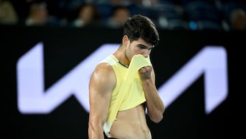 Carlos Alcaraz, durante su partido contra Alexander Zverev en el Open de Australia.