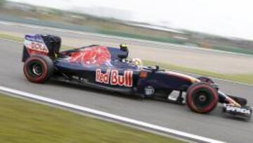 Carlos Sainz con el Toro Rosso en la calificación del GP de China.