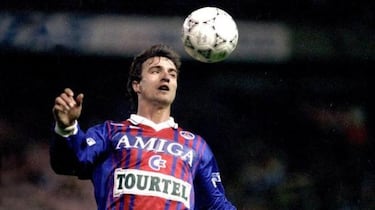 Camisetas de fútbol históricas que fueron patrocinadas por videojuegos y consolas: del Sevilla de Maradona con Super Nintendo al Arsenal de Wenger con SEGA