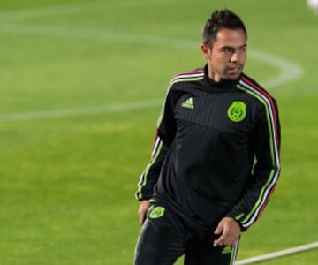 Durante la gira europea de México en 2014, Miguel Herrera llamó al defensor, una lesión le privó de debutar en esa fecha con el Tri.