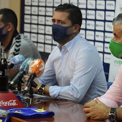 Pedro Reverte, ante los últimos retoques