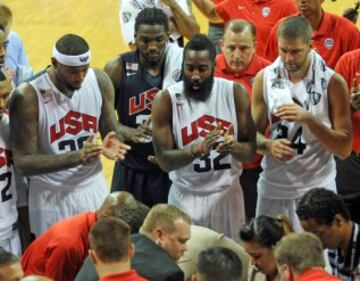 La reacción de los jugadores de la selección de Estados Unidos (Cousins, Faried, Harden y Parsons) tras la lesión de Paul George.