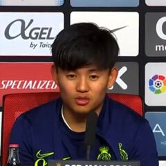 Kubo explicando su celebración es de las cosas más grandes que han pasado en sala de prensa