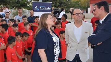 El Atleti ayuda a 90 niños de la zona desfavorecida de Alicante
