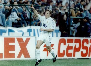 No es fácil dar nombre a una generación, menos si es tan icónica como la ‘Quinta del Buitre’. Sanchís, Míchel, Martín Vázquez y Pardeza la completan. Su debut ante el Cádiz (dos goles y una asistencia) sentó las bases de una carrera legendaria. Creador y ejecutor, dentro del área era un genio del regate y el remate no le era ajeno (pichichi en la 90-91). 171 goles en 463 partidos de un Emilio Butragueño que hoy es cara visible del Real Madrid, en su labor como Director de Relaciones Institucionales. 