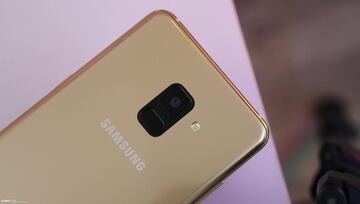 Fotos reales del Samsung Galaxy A8 y A8 Plus con pantalla infinita
