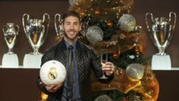 Sergio Ramos posa para el brindis navideño del Madrid.