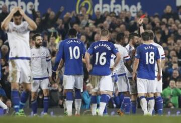 Diego Costa la lía al morder a un rival y escupir al árbitro en el Everton-Chelsea de la FA Cup.