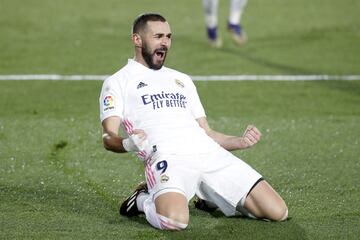 2-1. Karim Benzema celebr¨® el segundo gol.