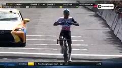 Egan Bernal cruza la meta en la sexta etapa del Tour de California.