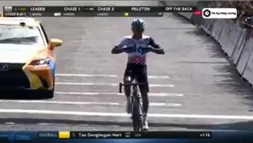 Egan Bernal cruza la meta en la sexta etapa del Tour de California.