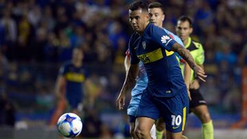 Edwin Cardona ante Arsenal de Sarand&iacute;. El colombiano es figura en Boca Juniors 