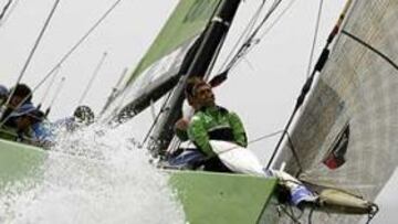 <b>FINAL AGITADO.</b> El equipo español sumó dos puntos que prácticamente tenía perdidos a falta de 200 metros y fue básicamente por velocidad del barco.