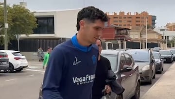 Fuimos a buscar a Cepeda a la práctica del Elche y un exseleccionado chileno aparece de sorpresa junto a Dituro