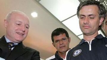 <B>REFUERZOS. </B>Kenyon ya trabaja en los refuerzos que le pide Mourinho.