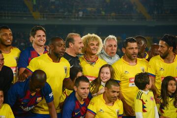 Empate a uno en El Campín entre las leyendas de Colombia y las del Barcelona. Los mejores momentos que se vivieron en Bogotá.