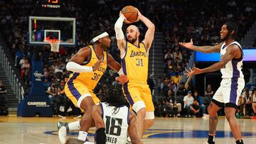 Jul 6, 2024; San Francisco, CA, USA; Los Angeles Lakers guard Tommy Kuhse (31) controls the ball against the Sacramento Kings during the fourth quarter at Chase Center. Mandatory Credit: Kelley L Cox-USA TODAY Sports