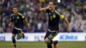 Guardado estrenó la cuenta goleadora en la era de Osorio con un golazo de tiro libre.