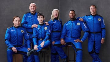 Blue Origin lanzó al espacio a Michael Strahan, presentador de ‘Good Morning America’, y cinco personas más en el tercer vuelo al espacio de la compañía.
