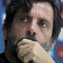 Quique, irónico: prefiere leer 'El payaso que hay en ti' a hacerse la foto con Luis Enrique