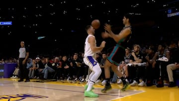 Aldama le da un pelotazo aposta en la frente a Doncic: su reacción es para verla