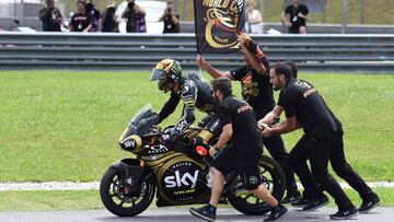Italian rider Francesco Bagnaia and his team celebrate winning the 2018 Moto2 world championship at the end of the Moto2 race of the Malaysia MotoGP at the Sepang International Circuit in Sepang on November 4, 2018. (Photo by Mohd RASFAN / AFP)