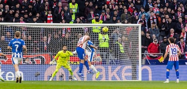Sorloth marca de cabeza el 1-0 al Alavés. 