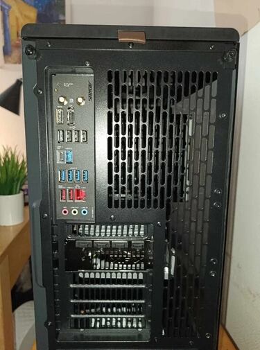 Se gasta 2.000 euros en un súper PC y no puede ni jugar al Buscaminas por culpa de este simple desliz