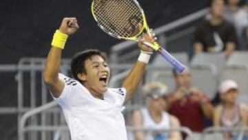 <b>NALBANDIÁN, K. O. </b>Yen 'Randy' Lu celebra la victoria de su vida.