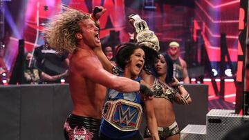 Dolph Ziggler, Bayley y Sasha Banks celebran en Raw.