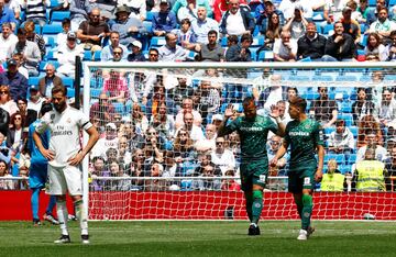 Real Madrid 0-2 Betis | Jes¨¦ anot¨® el segundo. Bal¨®n filtrado de Lo Celso para Junior, que dio el pase atr¨¢s perfecto desde la l¨ªnea de fondo y el canario remat¨® de primeras para batir a Keylor.