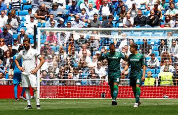 Real Madrid 0-2 Betis | Jesé anotó el segundo. Balón filtrado de Lo Celso para Junior, que dio el pase atrás perfecto desde la línea de fondo y el canario remató de primeras para batir a Keylor.