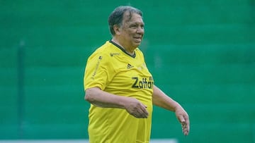 “Pararon el partido cuando salió Elías Figueroa, casi se cayó el estadio; la gente lloraba”