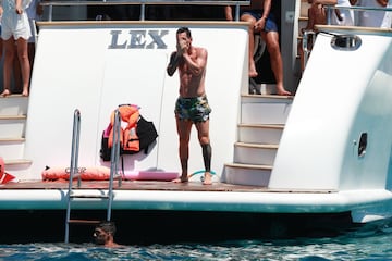 Messi and Suárez enjoy Ibiza holiday with family